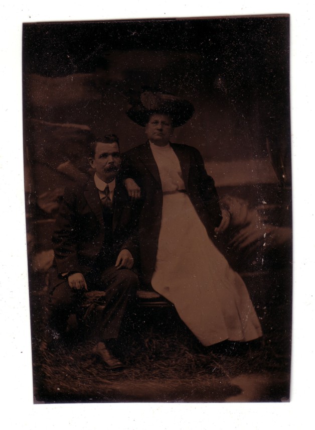 Tin type photo of a couple